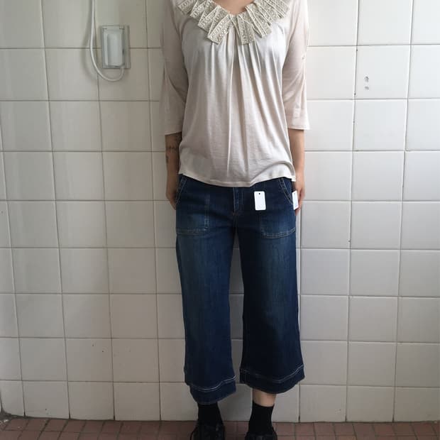 Neck line point sleeve