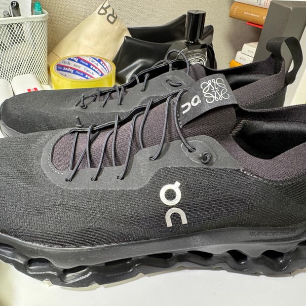 온러닝 로에베 클라우드틸트 올블랙 42.5 (275)