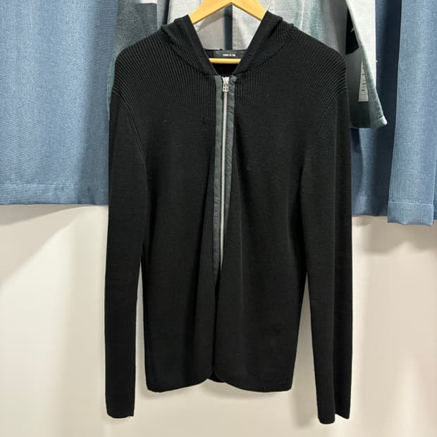 콤사이즘 후드 니트집업