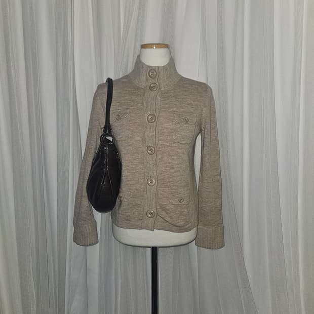 bellas affina 라떼갸루 베이지 긱시크 하이넥 니트