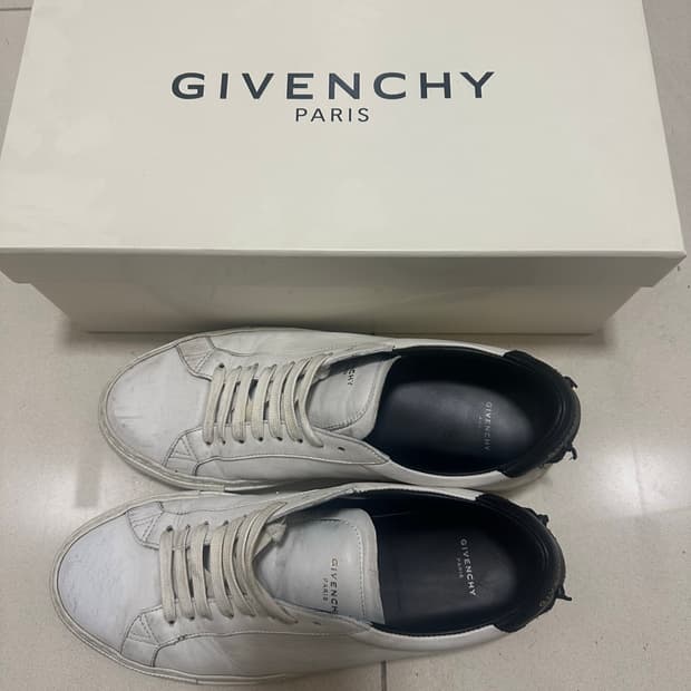 지방시 스니커즈