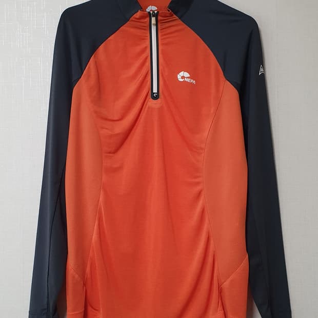 네파 반집업 긴팔티 95사이즈 