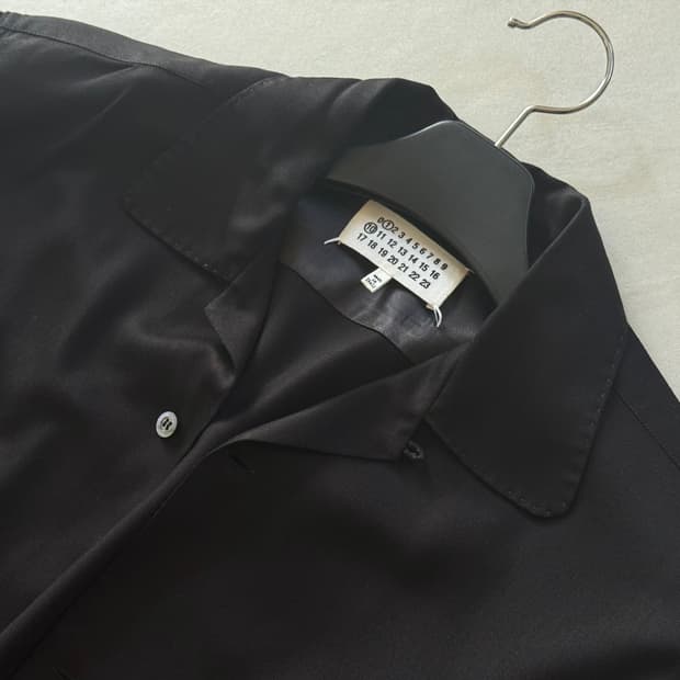 [48] 마르지엘라 백스티치 블랙 셔츠 (S50DR0006 S60495)