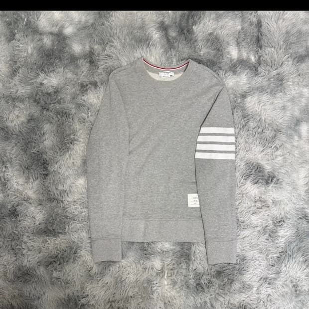 톰브라운 맨투맨 그레이 사이즈 1 상태 최상