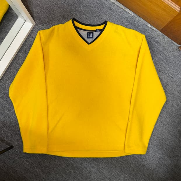 00’s GAP V-neck fleece  