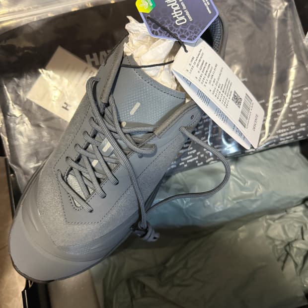 270사이즈 해칭룸 데상트 트레일 러닝 슈즈 그레이