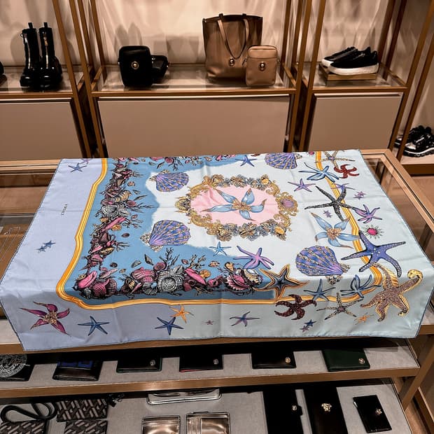 베르사체 여성 멀티컬러 실크 스카프 머플러