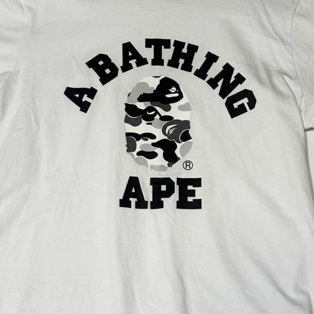 베이프 카모 컬리지 로고 반팔티