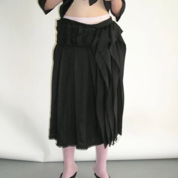에옹쓰 25 Offbeat pleats skirt -black
