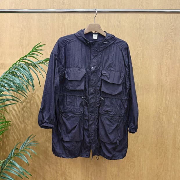 니코앤드 윈드 브레이커 후드 자켓 플랩 포켓 스트링 디테일 오버핏 블랙