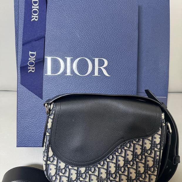 디올 오블리크 크로스백 