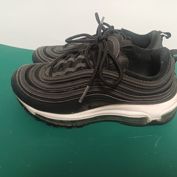 나이키 에어맥스 97 트리플 블랙 (235mm)