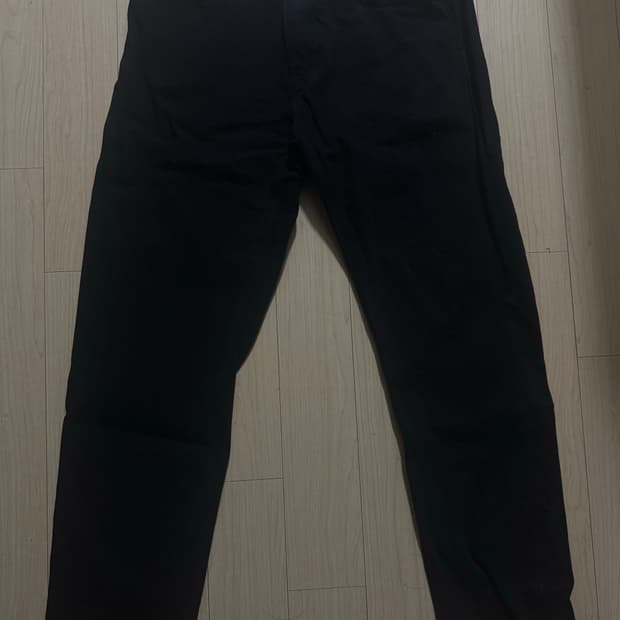 유니클로 슬림핏 셀비지 커팅진 블랙