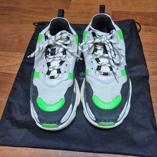 발렌시아가 트리플S 스니커즈