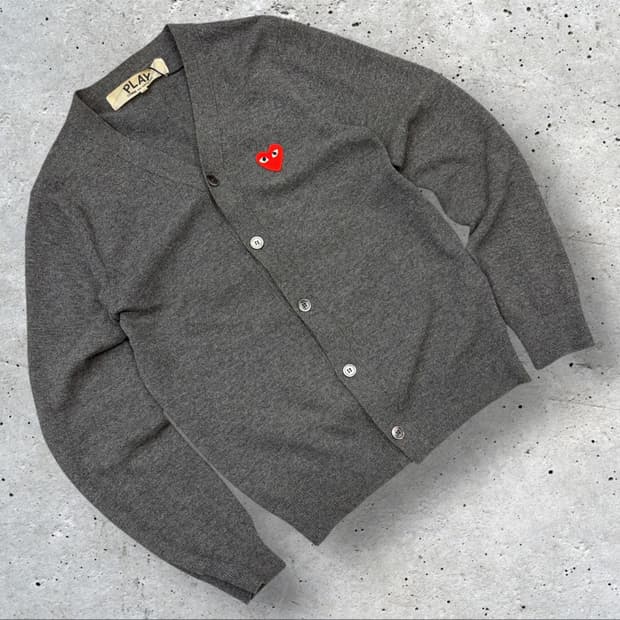[S] 꼼데가르송 플레이 회색 가디건 그레이 B564
