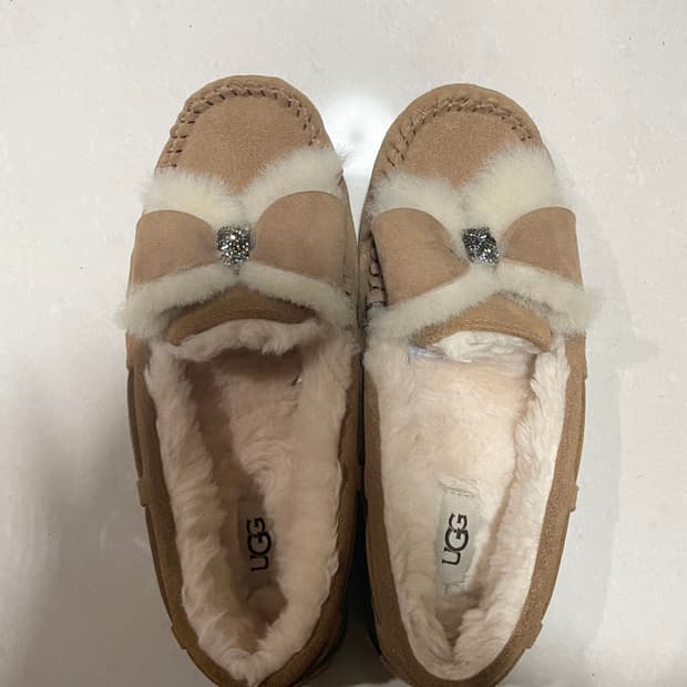 어그 리본 로퍼