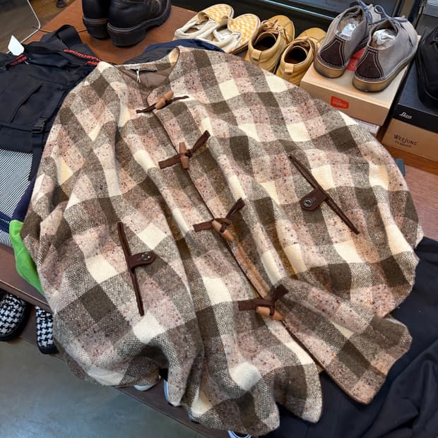 유니버설 프릭스 BY 프릭스 스토어 울 혼방 케이프 망토