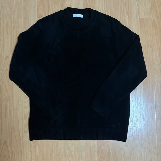 커스텀멜로우 블랙 니트