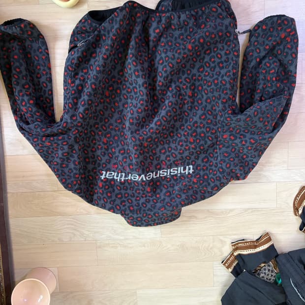 디스이즈네버댓 레오파드 후리스