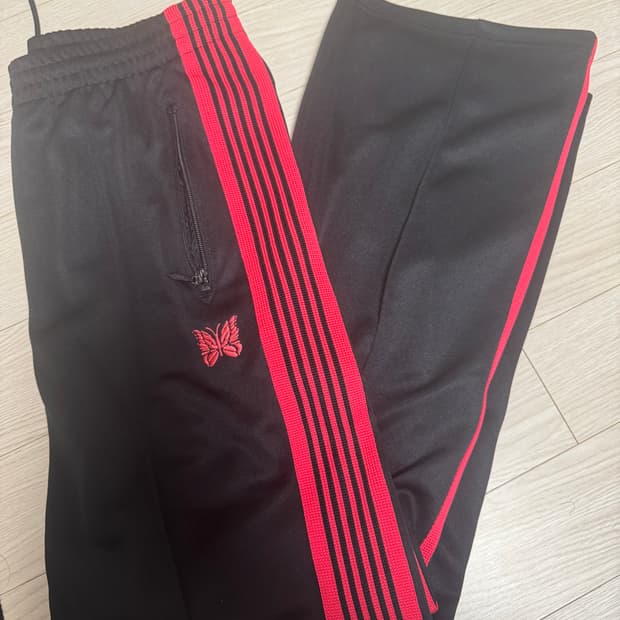 니들스 스트레이트 팬츠 m사이즈 black/red