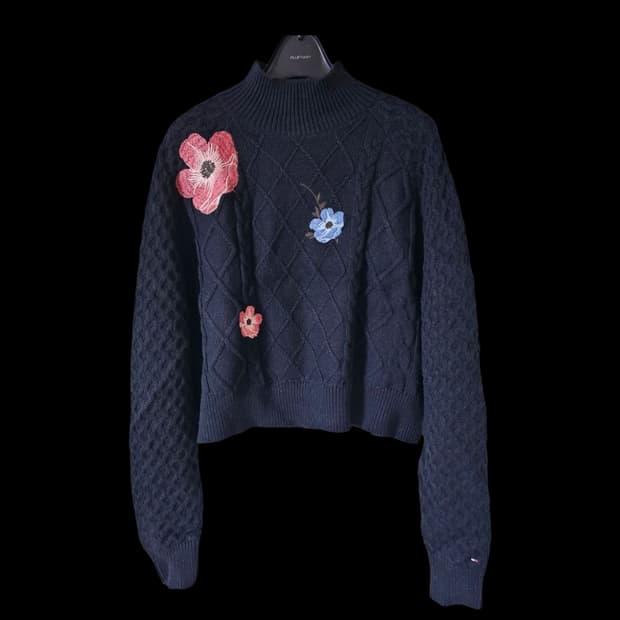 타미힐피거 네이비 플라워 자수 모크넥 크롭 여성 니트 55