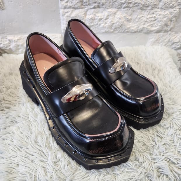 Y2K 무드 통굽 플랫폼 로퍼 / 실버 메탈 포인트 / 235