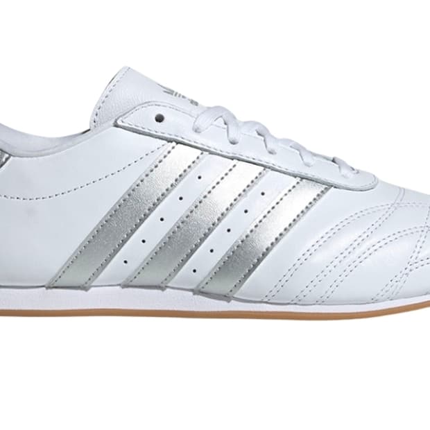 (W) 아디다스 태권도 레이스 클라우드 화이트 실버 메탈릭 팝니다.