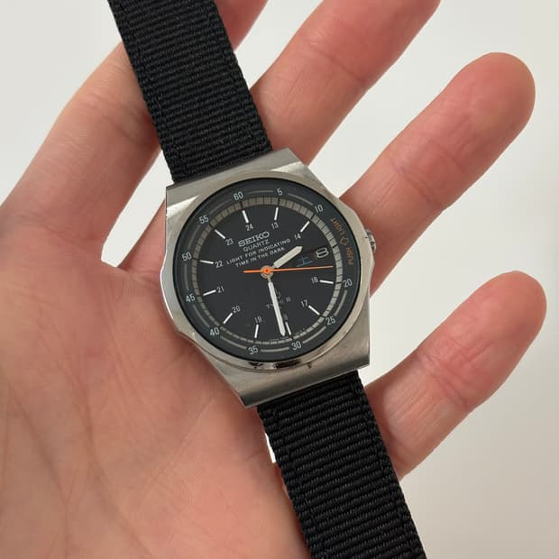 세이코 빈티지 시계 1980년대 Type2 블랙 다이얼 실버 쿼츠