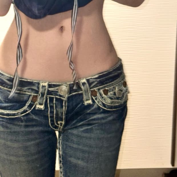 트루릴리젼 부츠컷 로우라이즈 데님팬츠