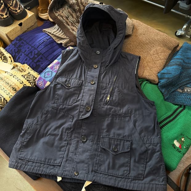 엔지니어드 가먼츠 엔가 다크 네이비 필드 베스트