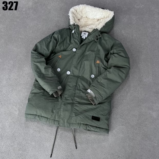 아디다스 카키색 후드 털 파카 