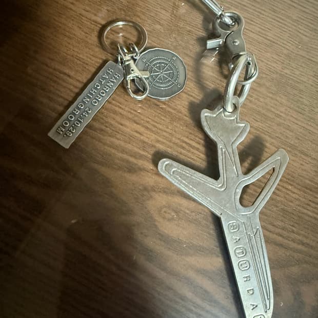 해칭룸 한로로 키링 , stu 비행기 키링 팝니다