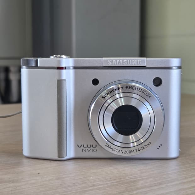 삼성 빈티지디카 vluu nv10 실버