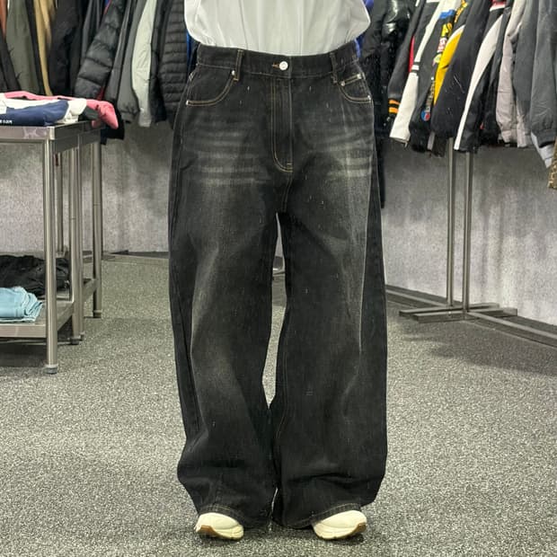 인템포무드 벌룬핏 애쉬블랙 데님 팬츠 B4096