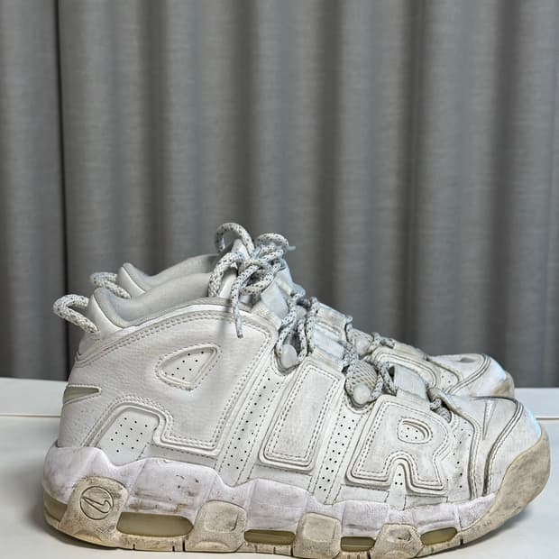 나이키 업템포 트리플 화이트 260