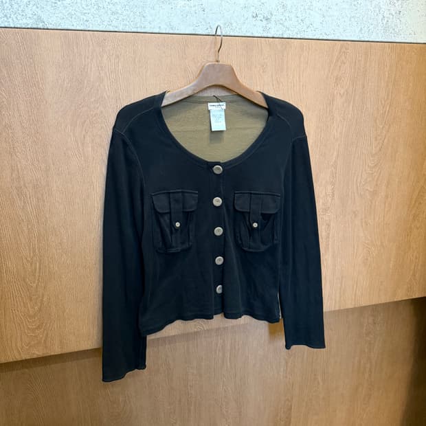 소니아 리키엘 라운드넥 가디건 더블 플랩 포켓 버튼 클로징 디테일 블랙