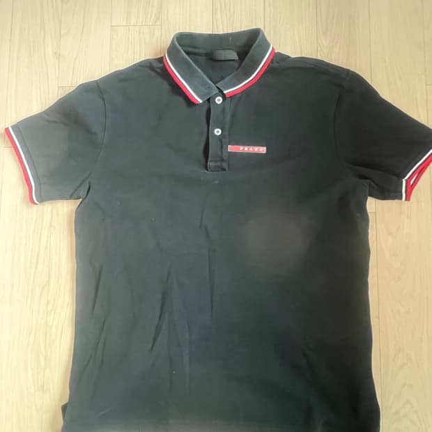 프라다 로고 카라 티셔츠