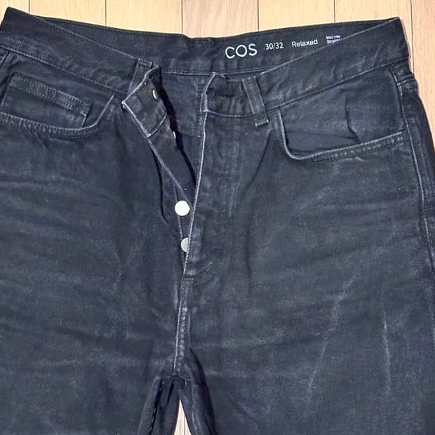 코스 릴렉스드 데님 흑청 로우라이즈 30/32 판매합니다