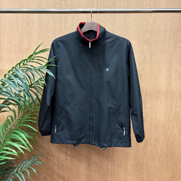 발망 하이넥 집업 자켓 로고 자수 레드 파이핑 밑단 스트링 디테일 블랙