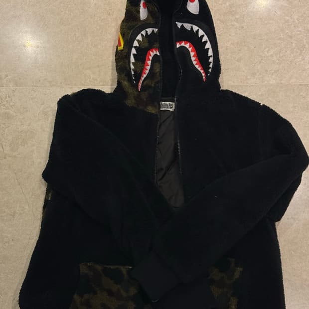 [L] 베이프 샤크후드집업 블랙 카모 보아 후리스 
