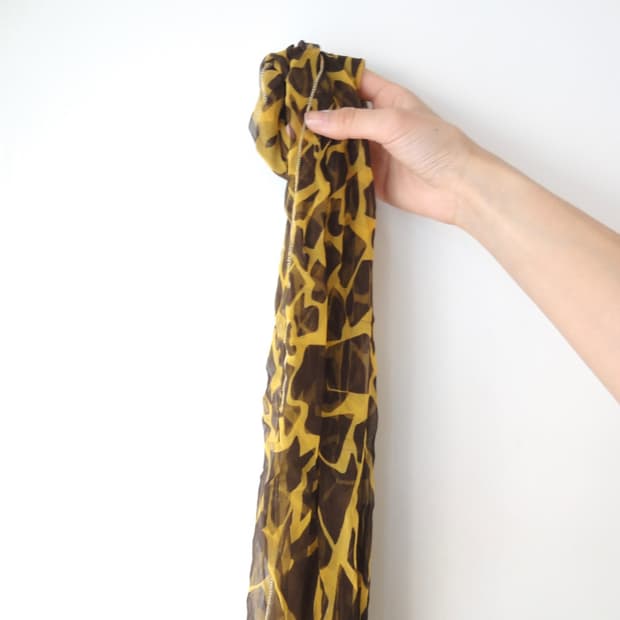Leopard point scarf / yellow
