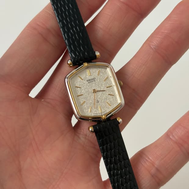 1980s Texture Dial Hexagon Ladies Quartz