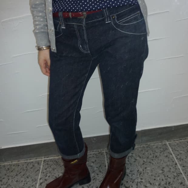 Deep denim capri pants