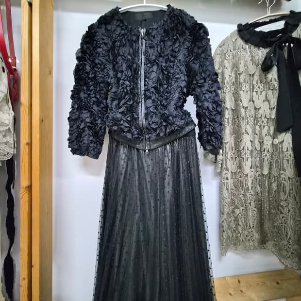 질스튜어트 로맨틱 플라워 텍스처 집업 자켓. 오즈세컨 도트샤 스커트