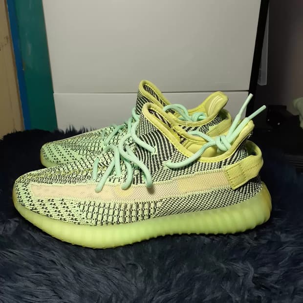 아디다스 이지 부스트 350 V2 이즈릴 - 논리플렉티브