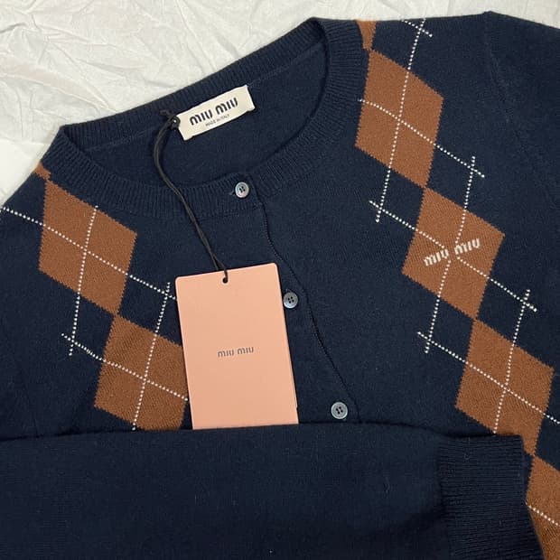 미우미우 캐시미어 아가일 가디건 44