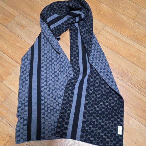 구찌 양면 울 머플러