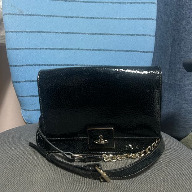 비비안웨스트우드 에나멜 크로스백