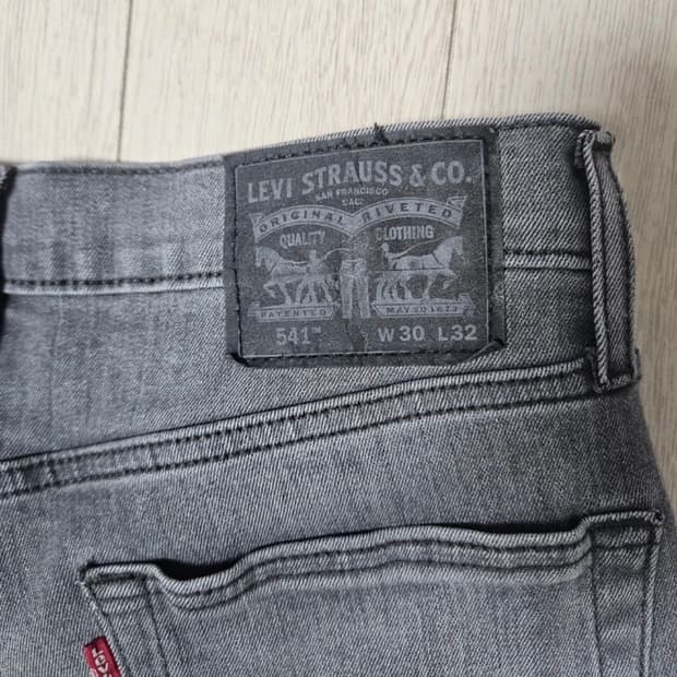 리바이스 541 워싱 블랙진 W30 L32