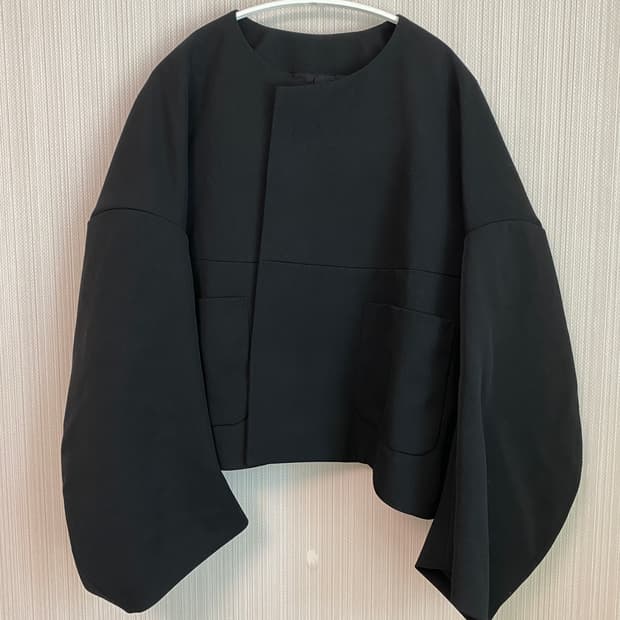 꼼데가르송 24SS 칼라리스 크롭 자켓 블랙